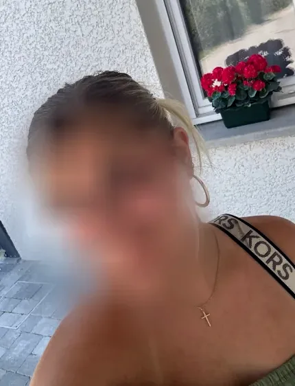Andrea, 22