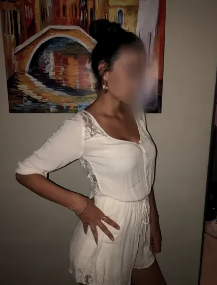 Daniela, 32