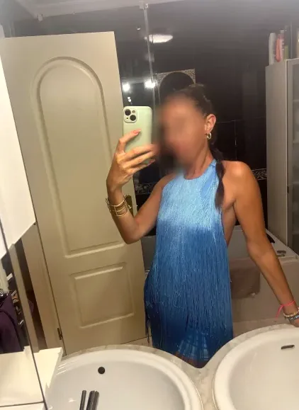 Fiona, 32