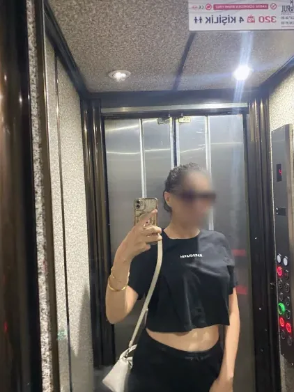 Ingrid, 33