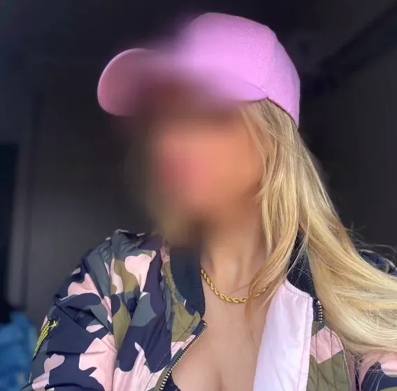 Jasmin, 28