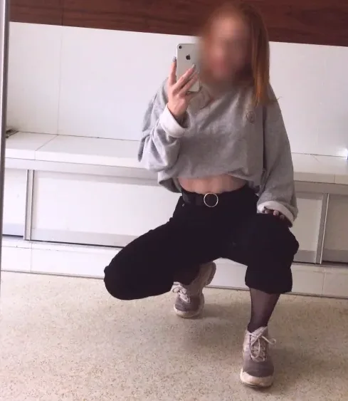 Lara, 36