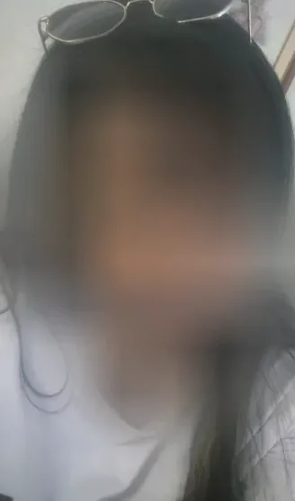 Mia, 33