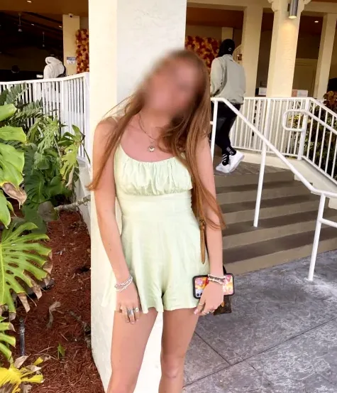 Mia, 19