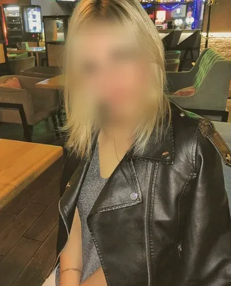 Mirela, 37
