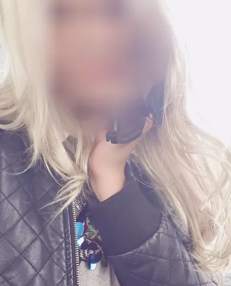 Mirela, 32