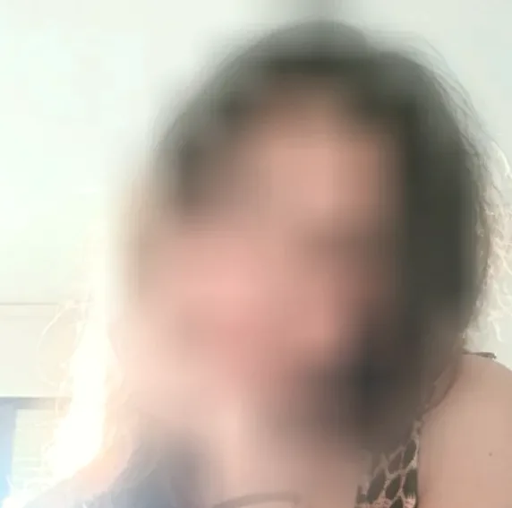 Paula, 25