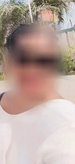 Rosa, 25